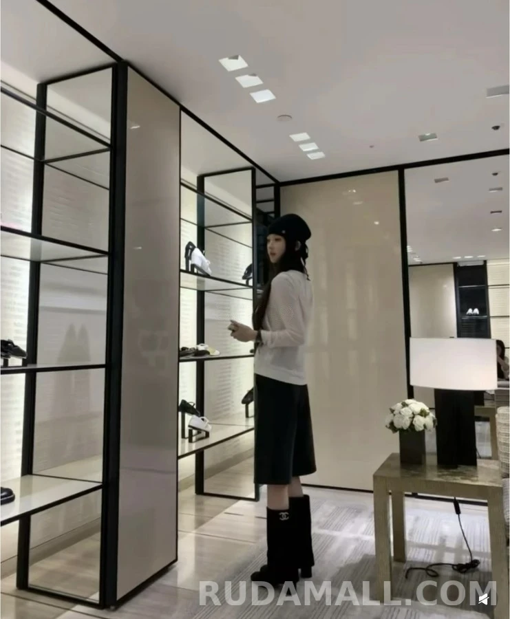 샤넬 샤넬 진주 로고 스웨이드 부츠 상세 이미지