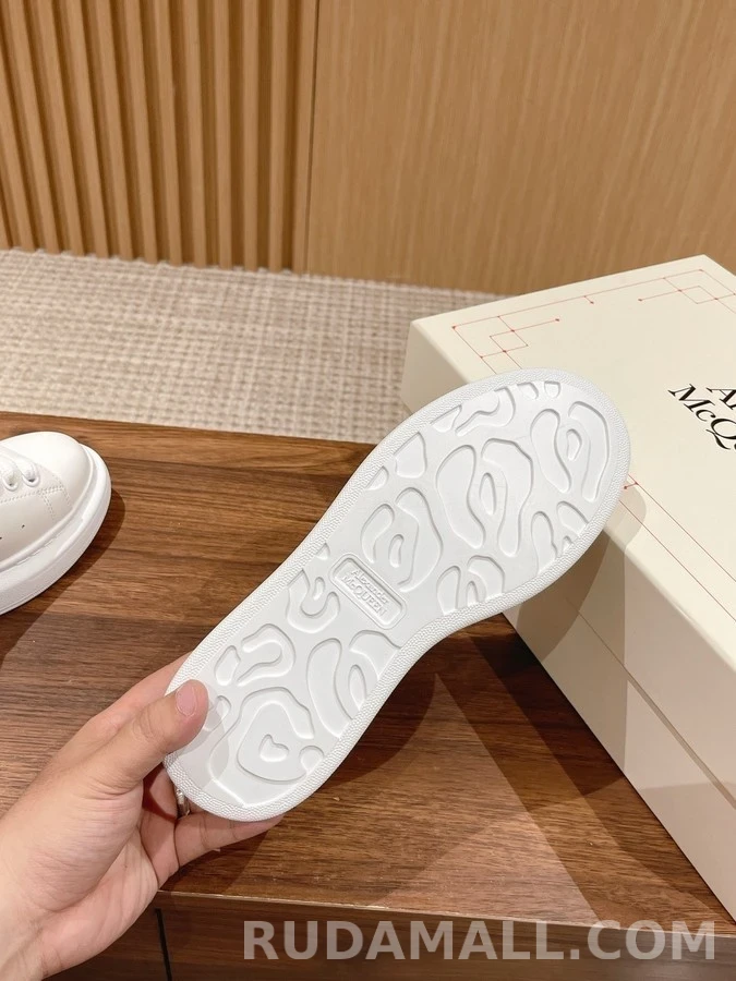 알렉산더 맥퀸 알렉산더 맥퀸 클래식 오버솔 탭 스니커즈 상세 이미지