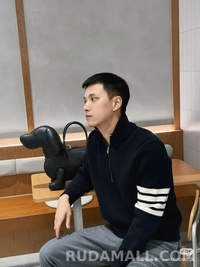 톰브라운 톰브라운 사선 스트라이프 하프 집업 니트 상세 이미지