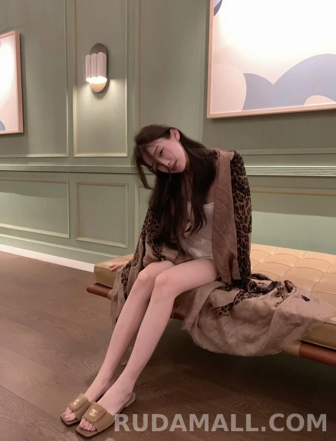 샤넬 샤넬 로고 스퀘어 토 뮬 상세 이미지