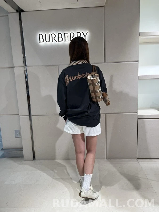 버버리 버버리 백 로고 자수 긴팔 티셔츠 상세 이미지