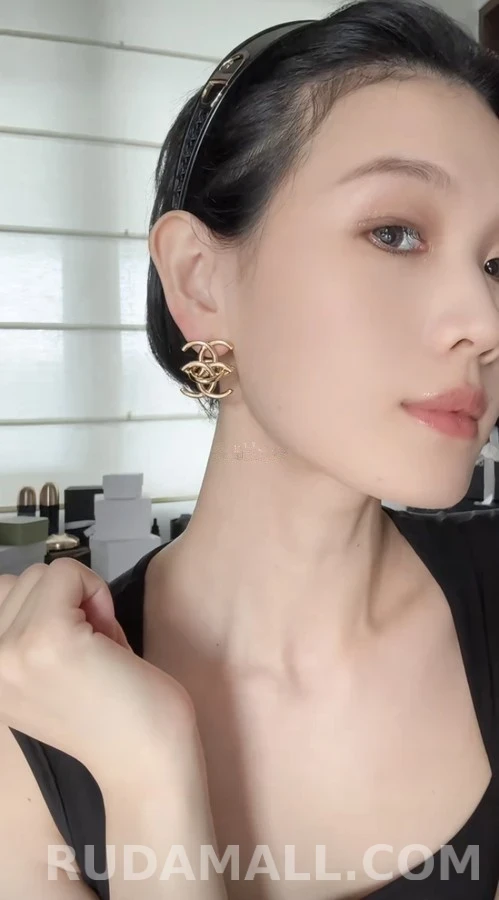 샤넬 샤넬 트위스트 로고 귀걸이 상세 이미지