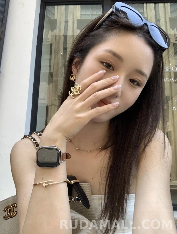 샤넬 샤넬 트위스트 로고 귀걸이 상세 이미지