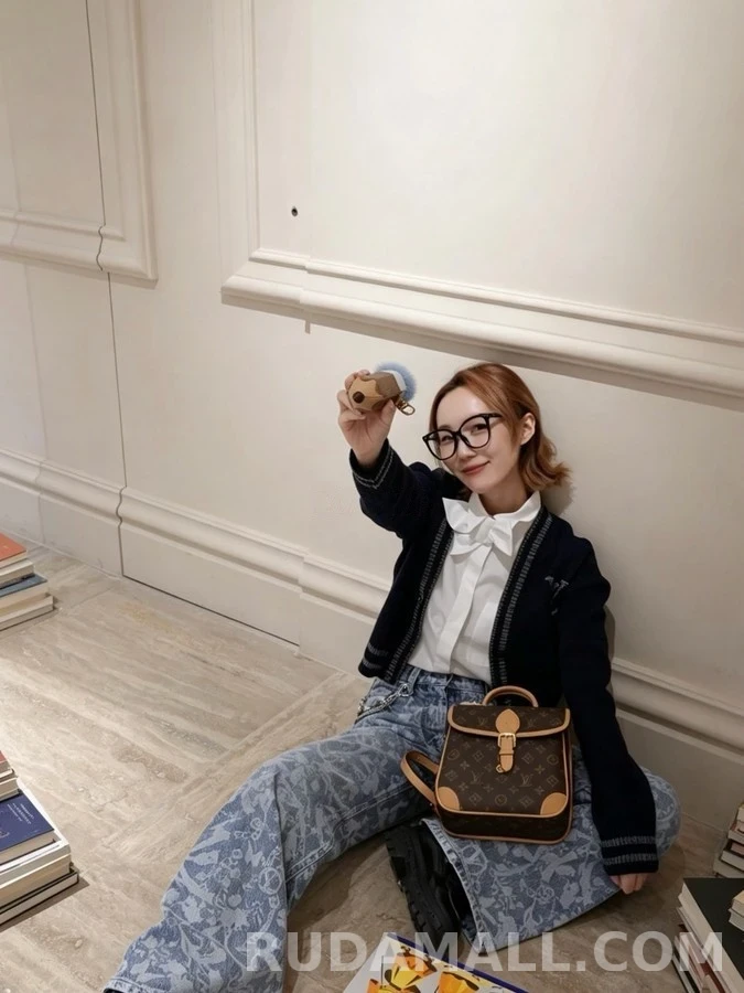 루이비통 루이비통 로고 컬리지 가디건 상세 이미지