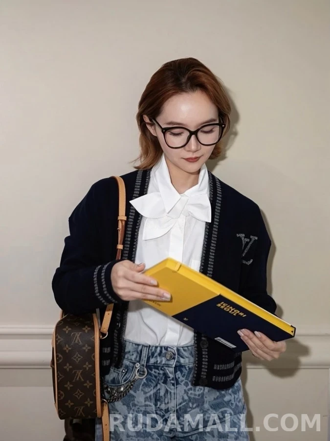 루이비통 루이비통 로고 컬리지 가디건 상세 이미지