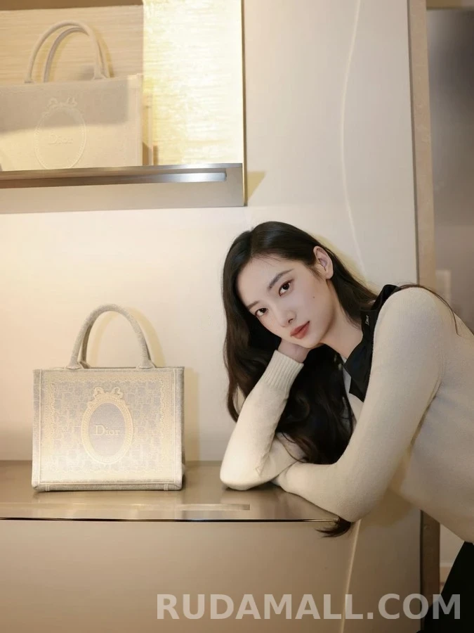 디올 디올 보우 디테일 캐시미어 스웨터 상세 이미지
