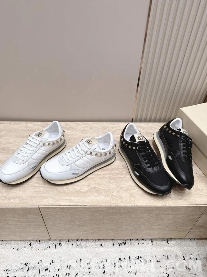 발렌티노 발렌티노 락스터드 러너 스니커즈 상세 이미지