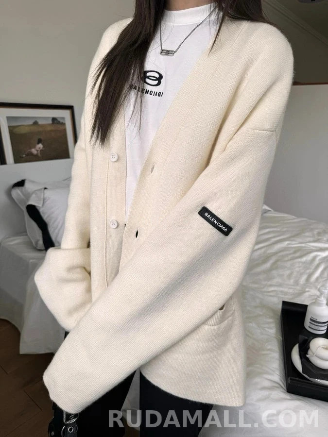 발렌시아가 발렌시아가 소매 패치 가디건 상세 이미지