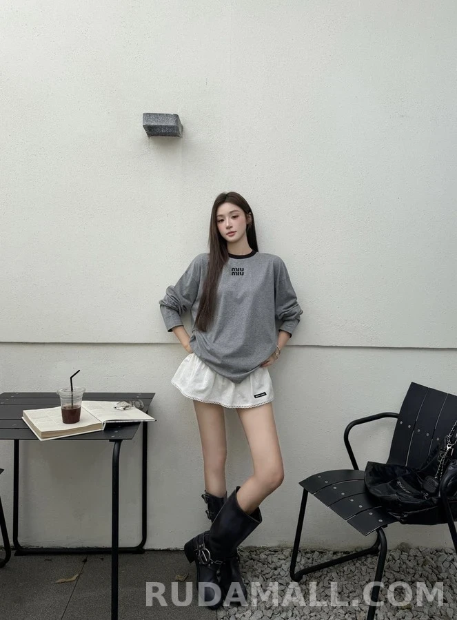 미우미우 미우미우 로고 패치 긴팔 티셔츠 상세 이미지