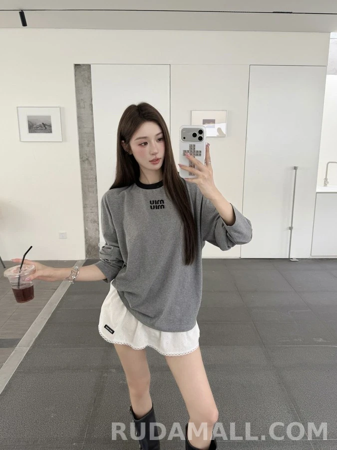 미우미우 미우미우 로고 패치 긴팔 티셔츠 상세 이미지