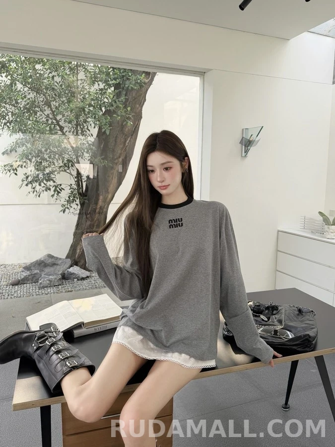 미우미우 미우미우 로고 패치 긴팔 티셔츠 상세 이미지