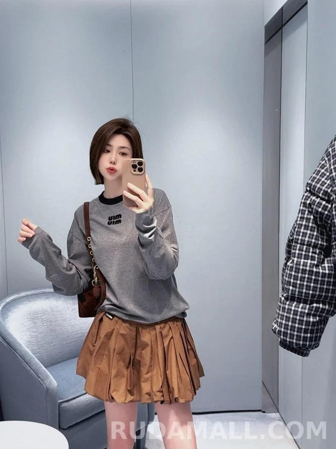 미우미우 미우미우 로고 패치 긴팔 티셔츠 상세 이미지