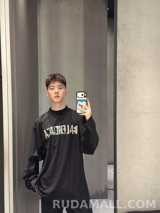발렌시아가 발렌시아가 테이프 그래피티 로고 긴팔 티셔츠 상세 이미지
