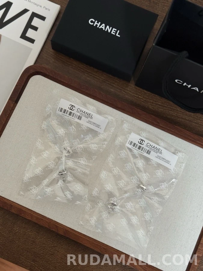 샤넬 샤넬 더블 C 에나멜 크리스탈 드롭 귀걸이 상세 이미지