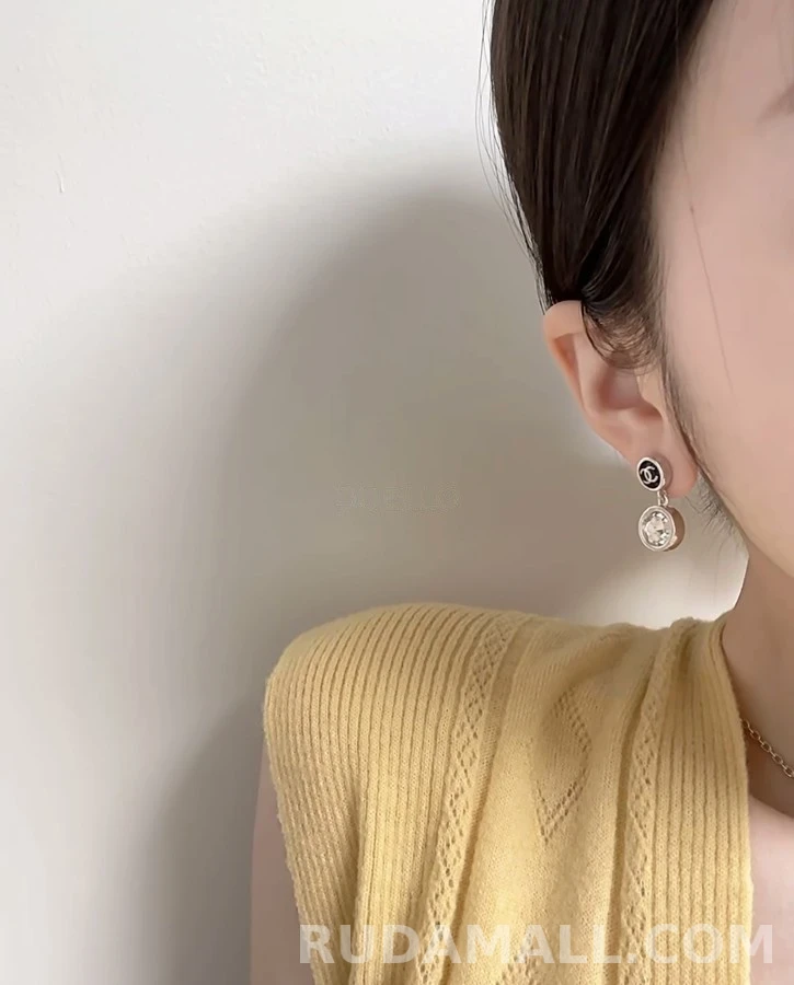샤넬 샤넬 더블 C 에나멜 크리스탈 드롭 귀걸이 상세 이미지
