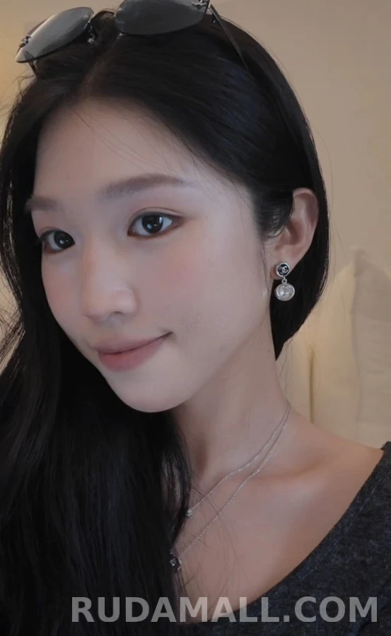 샤넬 샤넬 더블 C 에나멜 크리스탈 드롭 귀걸이 상세 이미지