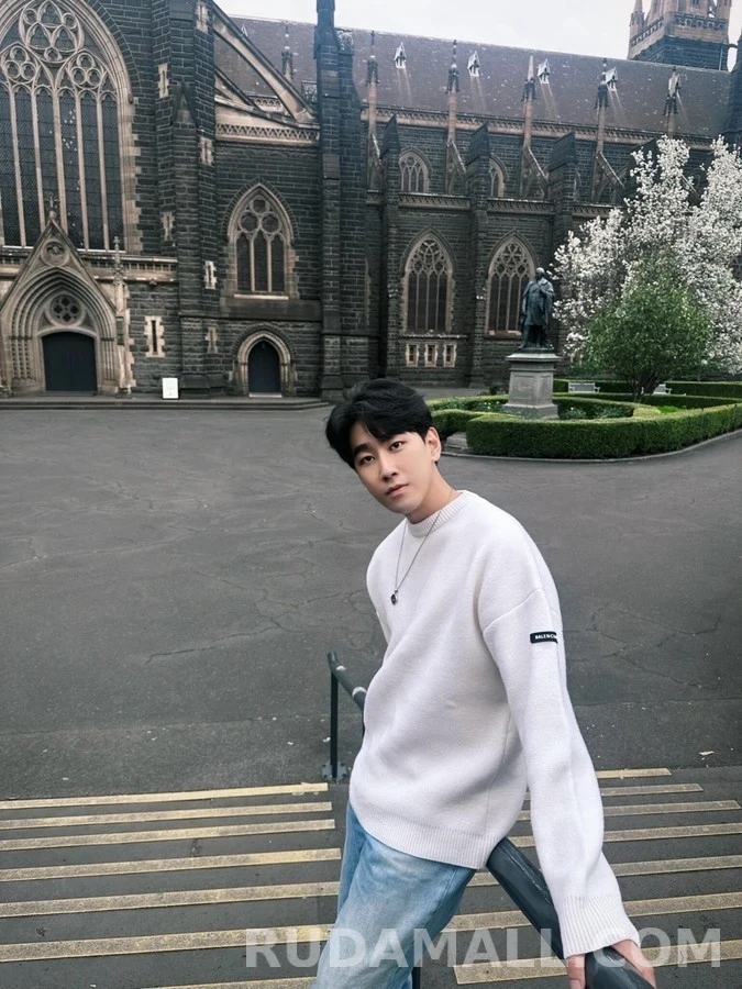 발렌시아가 발렌시아가 슬리브 라벨 립 니트 상세 이미지
