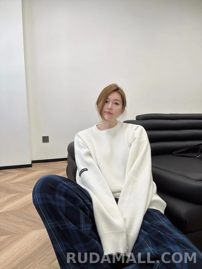 발렌시아가 발렌시아가 슬리브 라벨 립 니트 상세 이미지