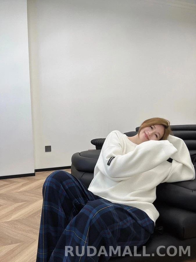 발렌시아가 발렌시아가 슬리브 라벨 립 니트 상세 이미지