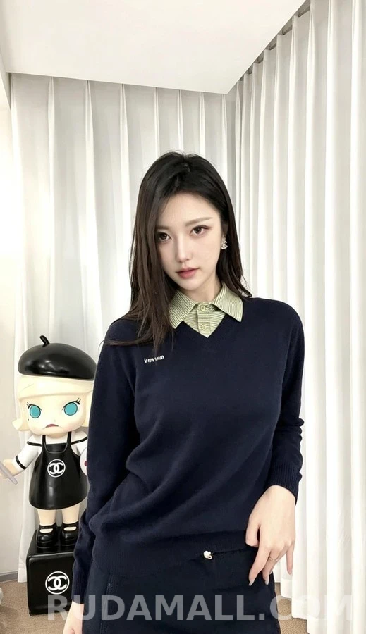 미우미우 미우미우 로고 겹침 칼라 니트 상세 이미지