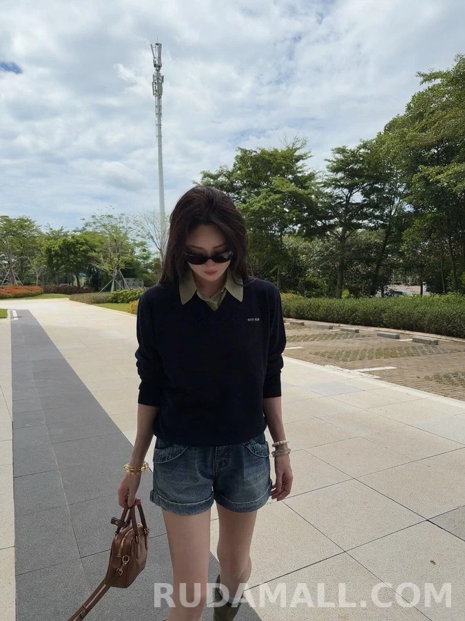 미우미우 미우미우 로고 겹침 칼라 니트 상세 이미지
