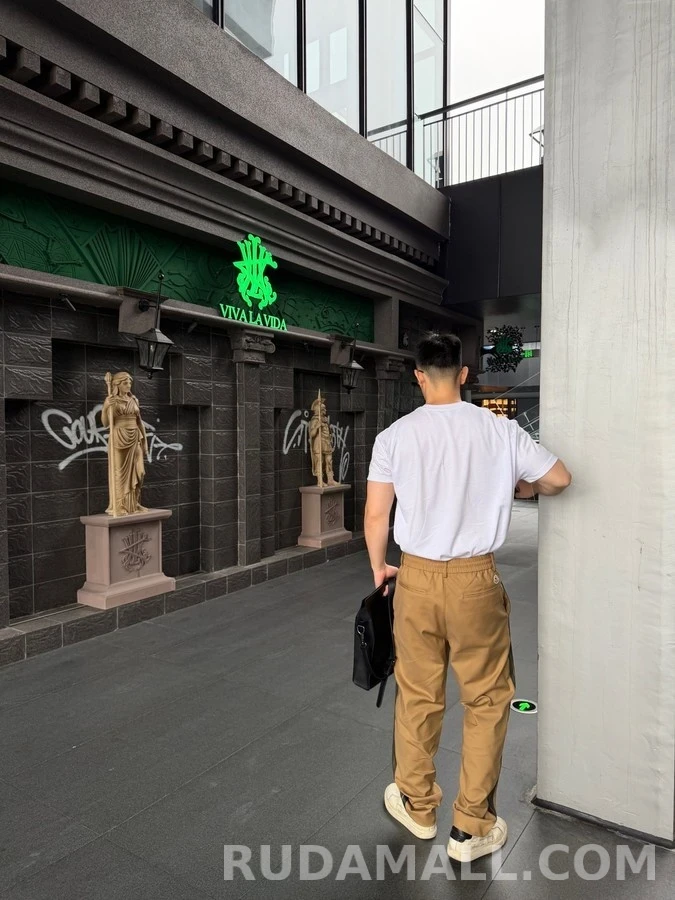 몽클레어 몽클레어 로고 스트라이프 팬츠 상세 이미지