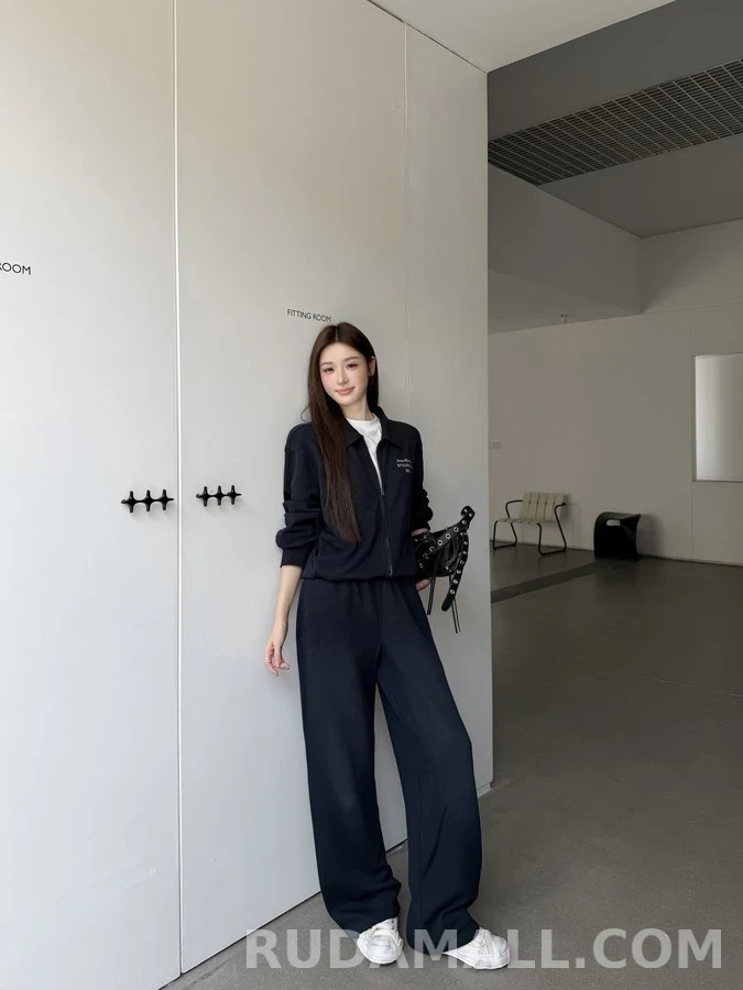 아크네 스튜디오 아크네 스튜디오 그라데이션 로고 프린트 팬츠 상세 이미지