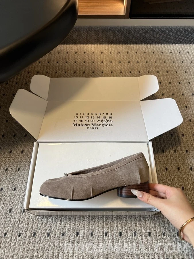 메종 마르지엘라 메종마르지엘라 스웨이드 타비 발레 플랫 상세 이미지