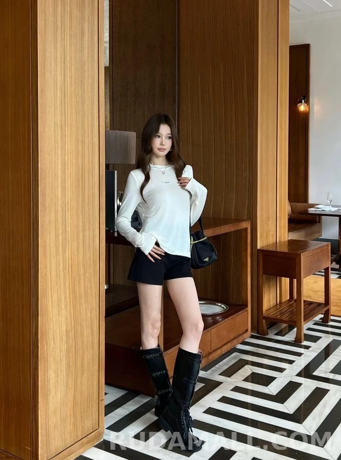 프라다 프라다 레터링 로고 긴팔 티셔츠 상세 이미지