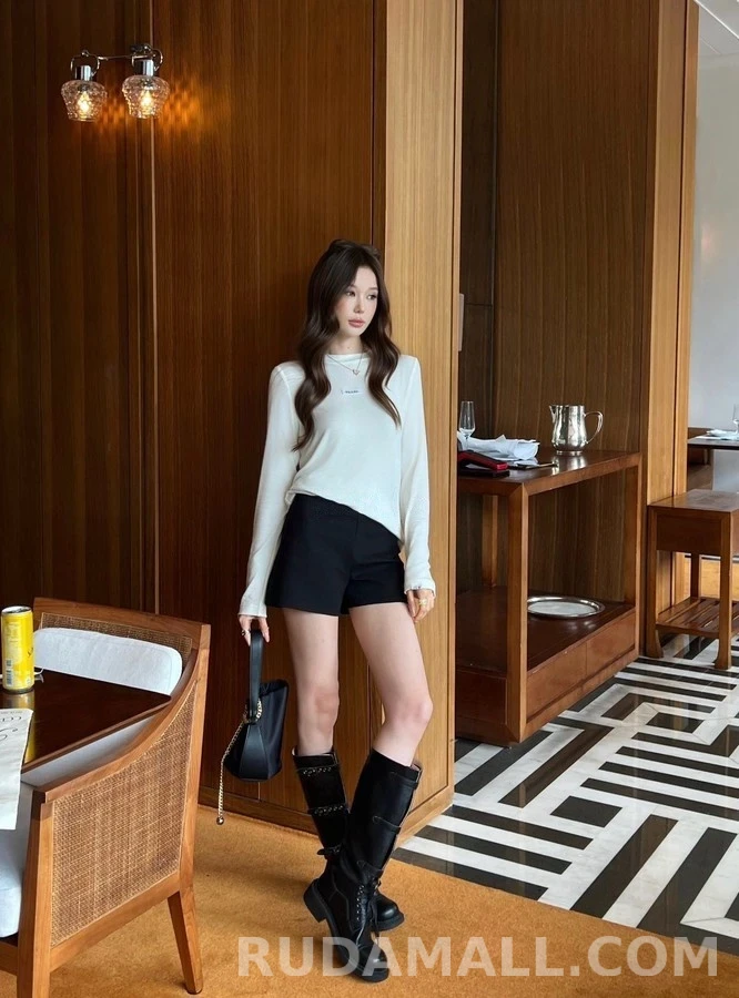 프라다 프라다 레터링 로고 긴팔 티셔츠 상세 이미지