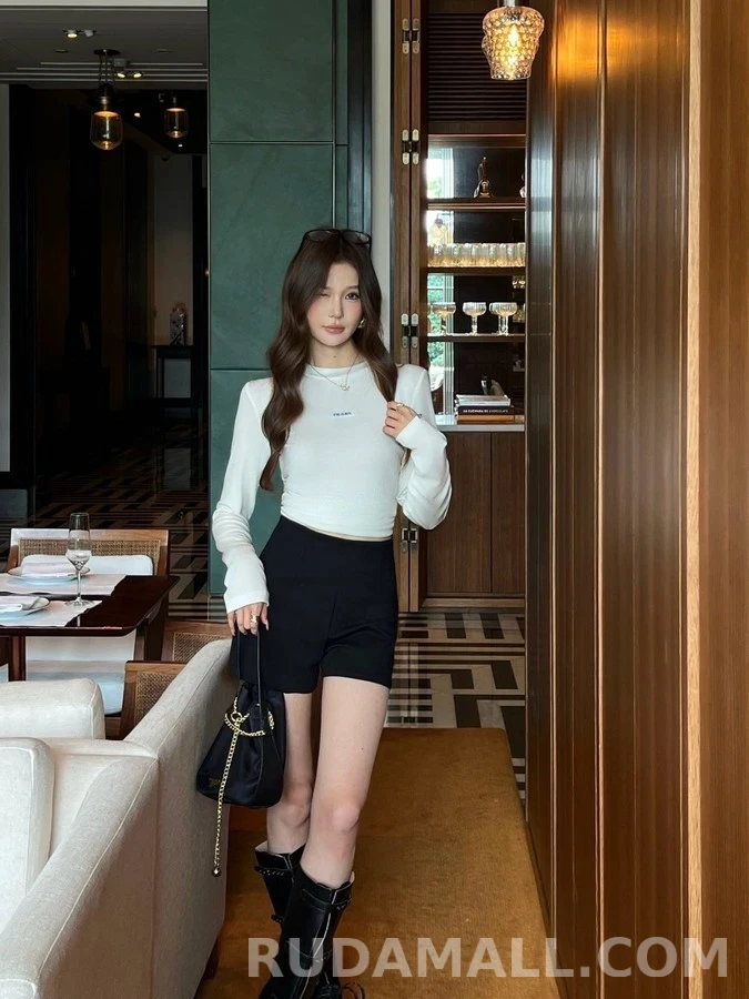 프라다 프라다 레터링 로고 긴팔 티셔츠 상세 이미지
