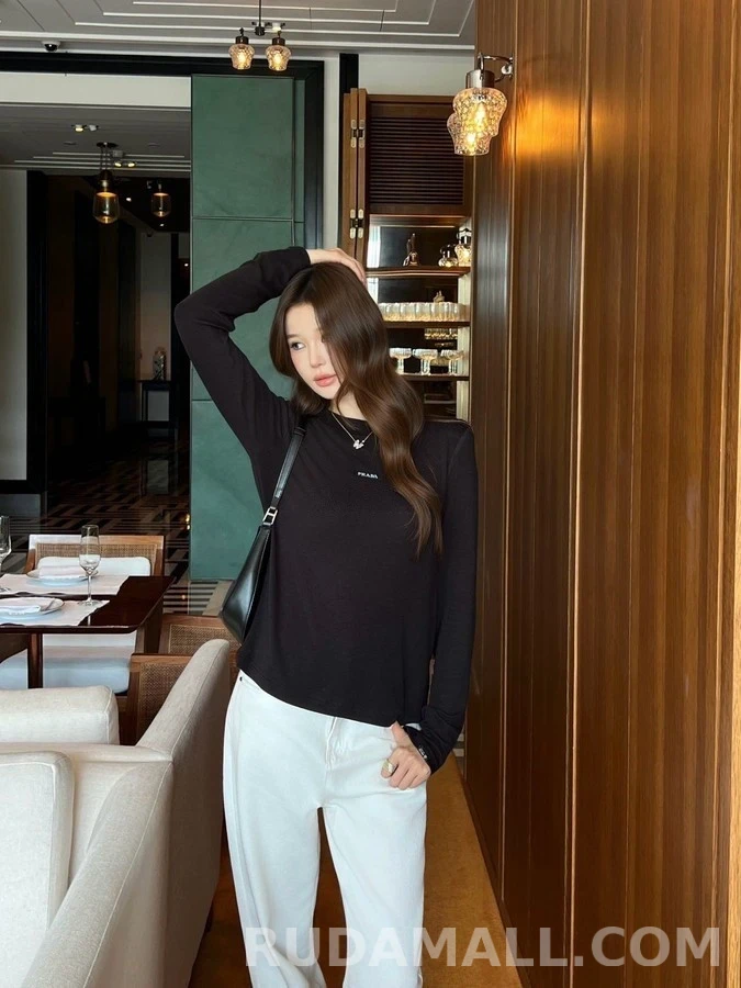 프라다 프라다 레터링 라벨 긴팔 티셔츠 상세 이미지