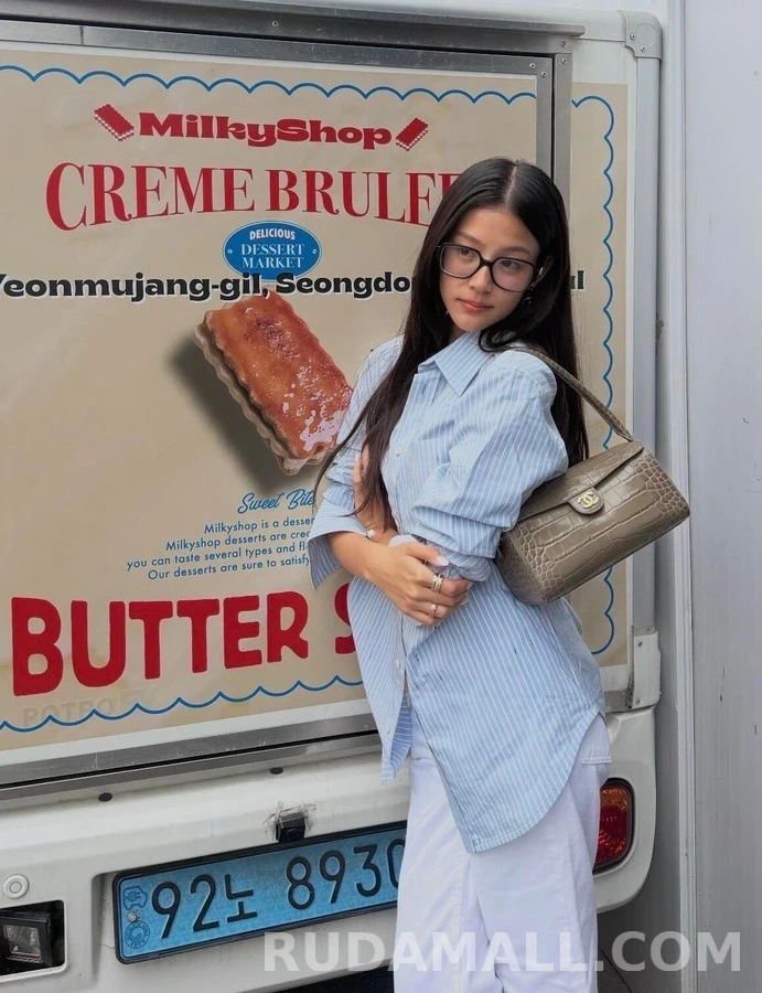 샤넬 샤넬 더블 C 자수 스트라이프 셔츠 상세 이미지