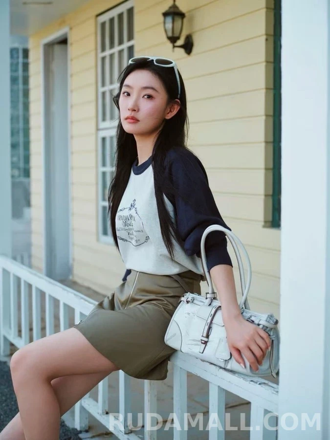 프라다 프라다 빈티지 로고 래글런 맨투맨 상세 이미지