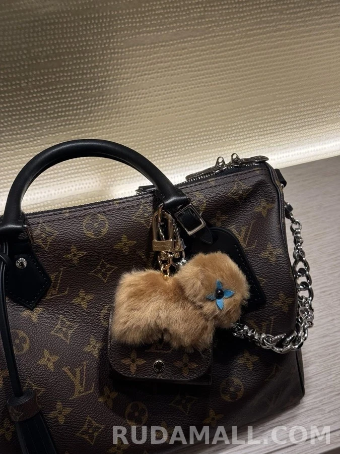 루이비통 루이비통 카피바라 퍼 모노그램 이어폰 파우치 키링 상세 이미지