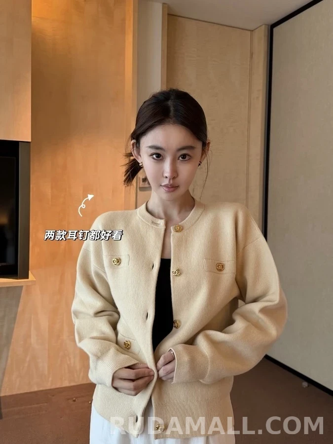 샤넬 샤넬 클래식 금장 버튼 라운드넥 가디건 상세 이미지