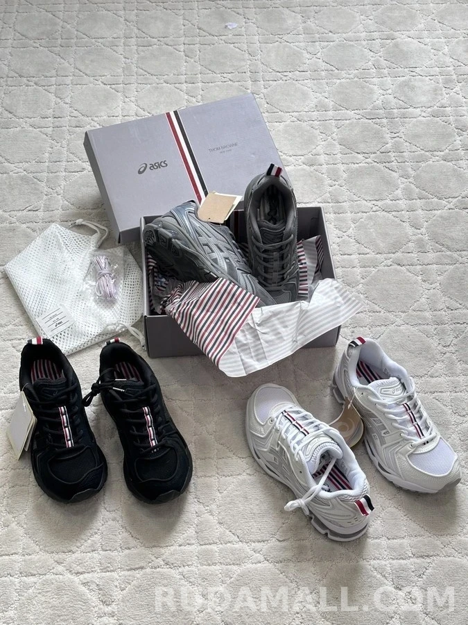 톰브라운 톰브라운 협업 스웨이드 스니커즈 상세 이미지