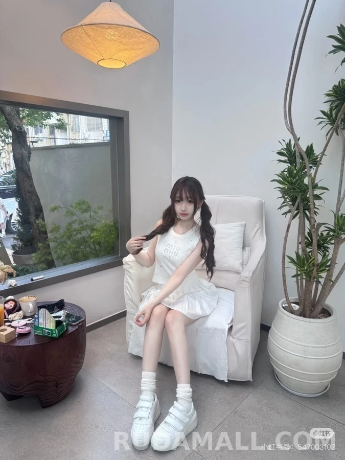 아크네 스튜디오 아크네 스튜디오 벨크로 페이스 로고 스니커즈 상세 이미지