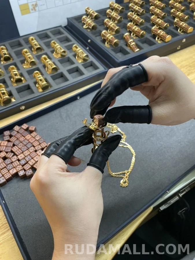 로로피아나 로로피아나 우드 주사위 목걸이 상세 이미지