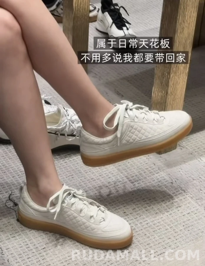 샤넬 샤넬 퀼팅 스웨이드 독일군 스니커즈 상세 이미지