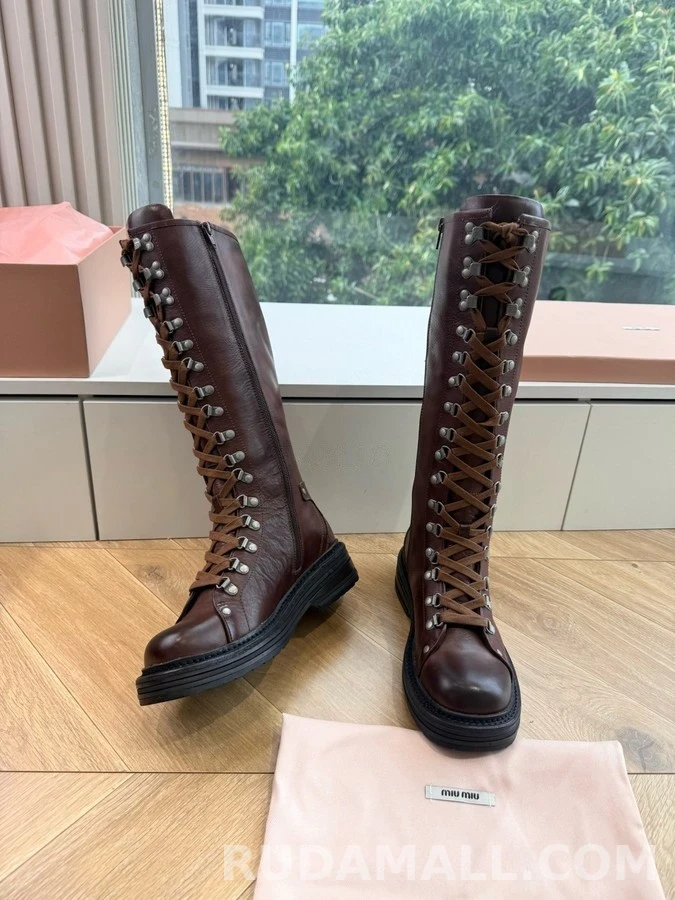 미우미우 미우미우 로고 레이스업 롱 부츠 상세 이미지