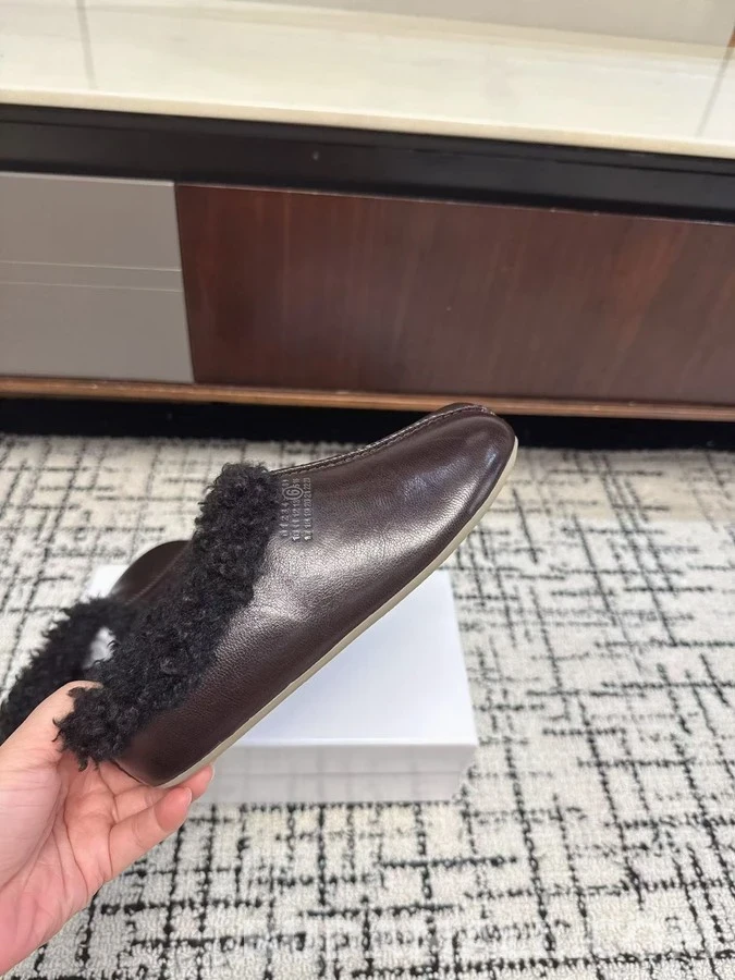 메종 마르지엘라 메종마르지엘라 빵 모양 퍼 슬리퍼 상세 이미지