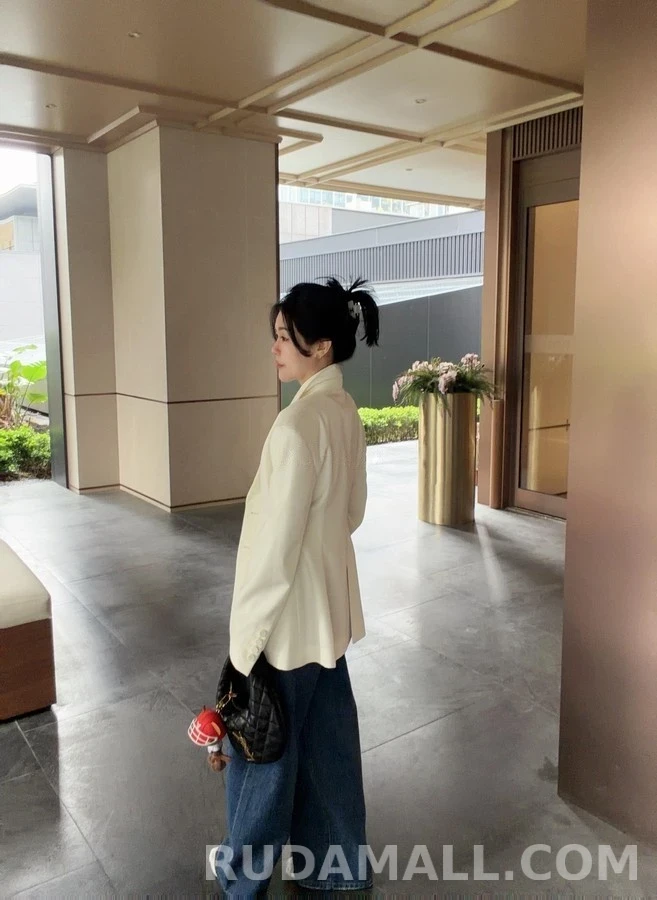 루이비통 루이비통 스트라이프 꿀벌 루이 베어 키링 상세 이미지