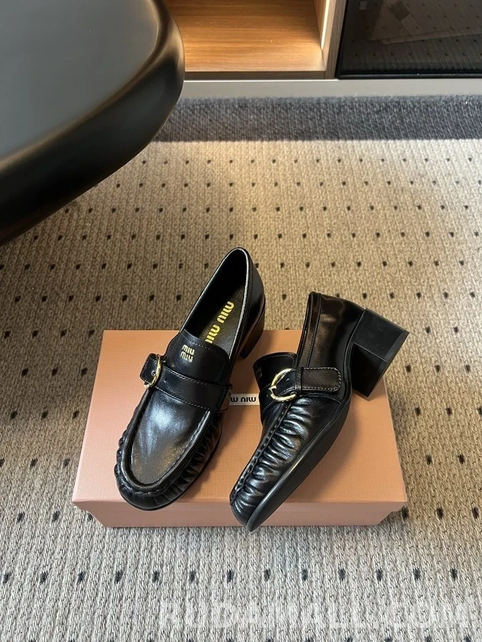미우미우 미우미우 빈티지 메탈 버클 로퍼 상세 이미지