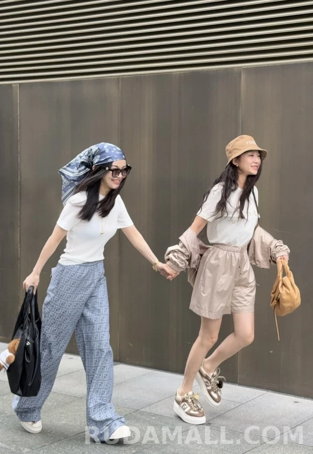 펜디 펜디 로고 폼폼 스니커즈 상세 이미지