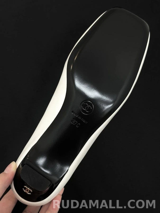 샤넬 샤넬 로고 배색 스퀘어토 플랫 상세 이미지