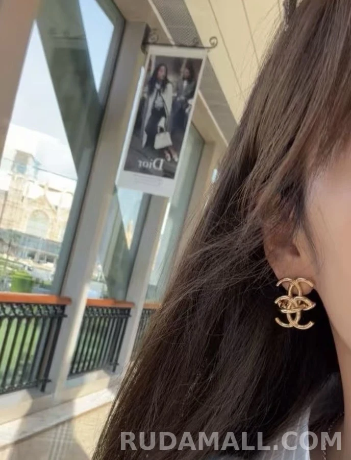 샤넬 샤넬 로고 인터로킹 이어링 상세 이미지