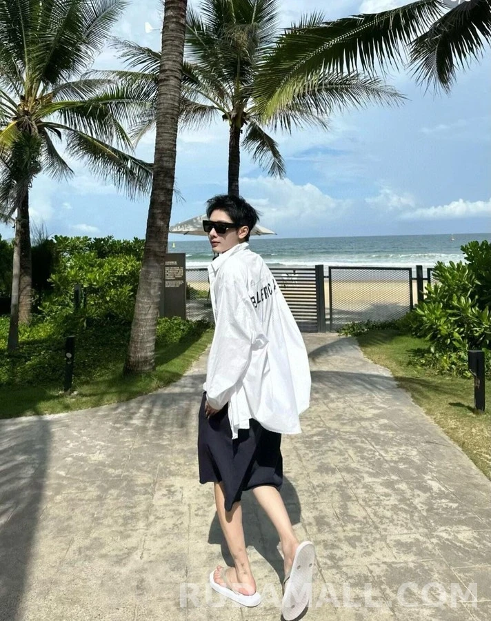 발렌시아가 발렌시아가 후면 로고 프린트 셔츠 상세 이미지