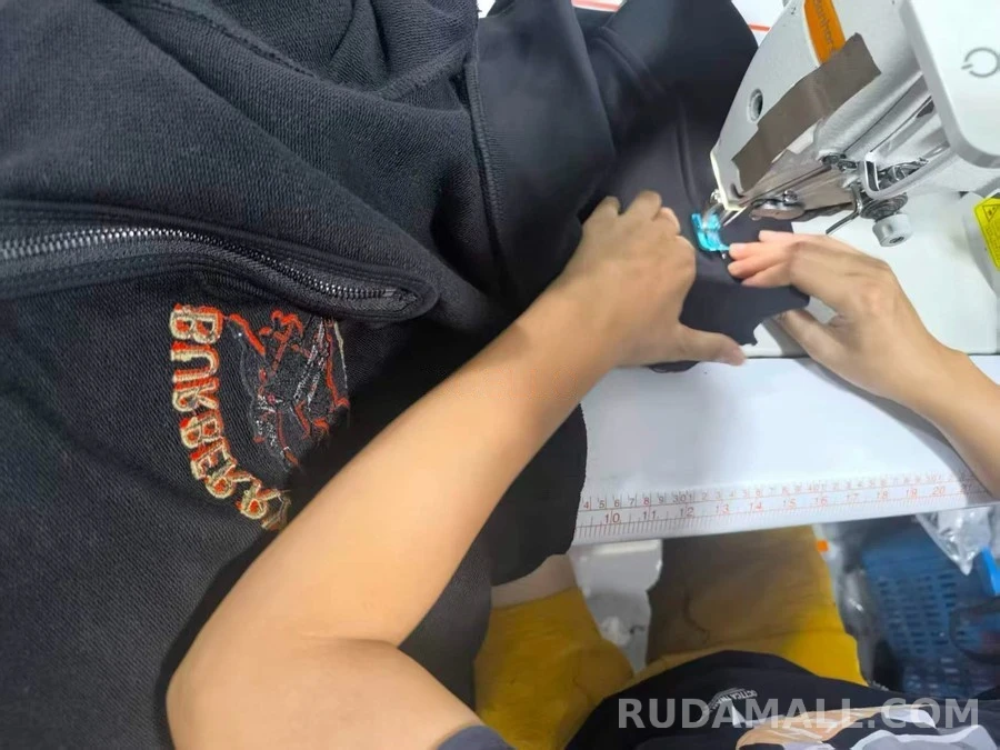 버버리 버버리 기사 로고 쿼터 집업 맨투맨 상세 이미지