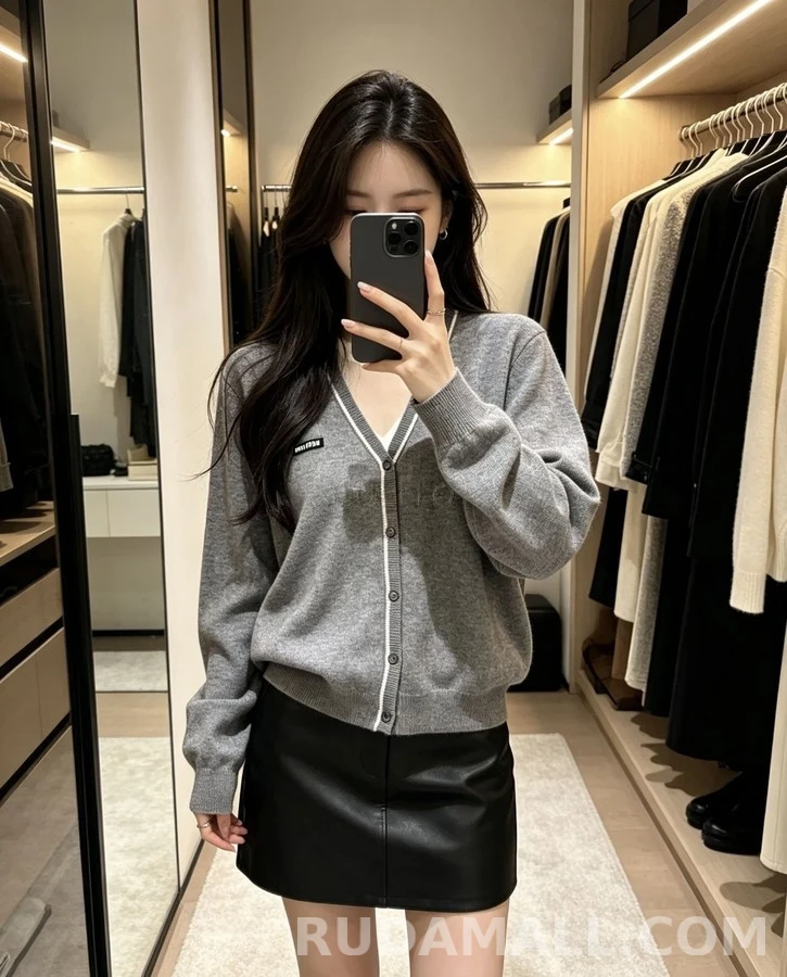 미우미우 미우미우 페이크 레이어드 레터링 긴팔 티셔츠 상세 이미지